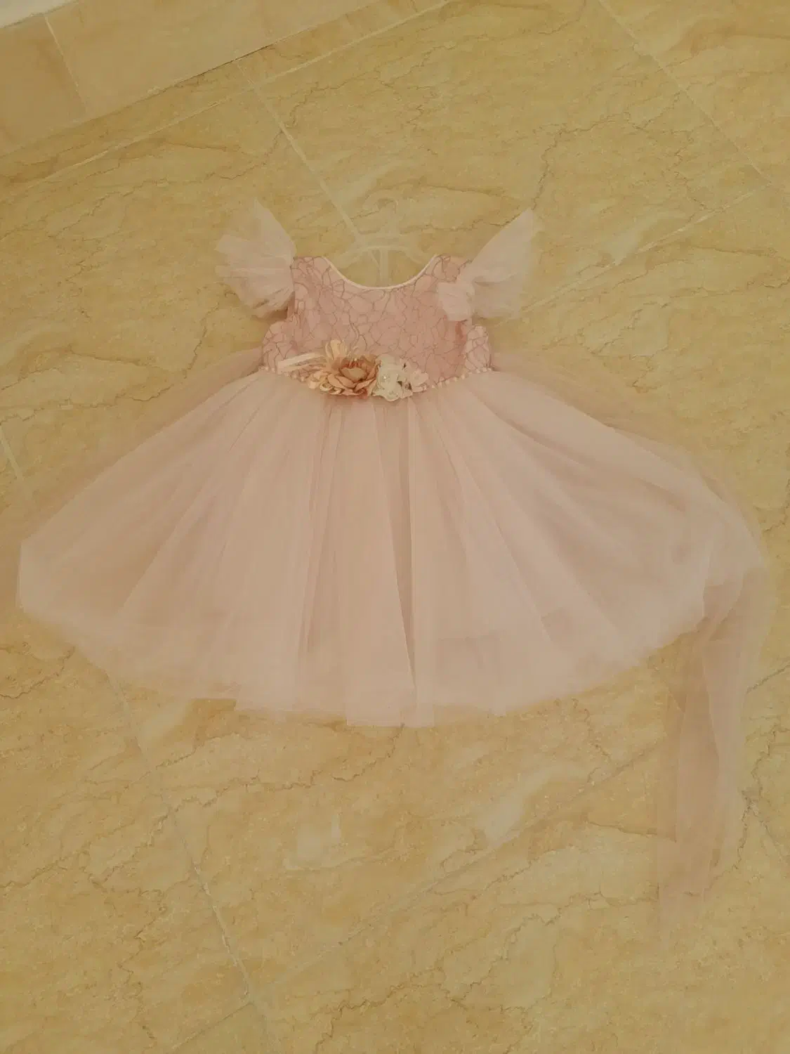 لباس بچگانه|لباس|مراغه, |دیوار