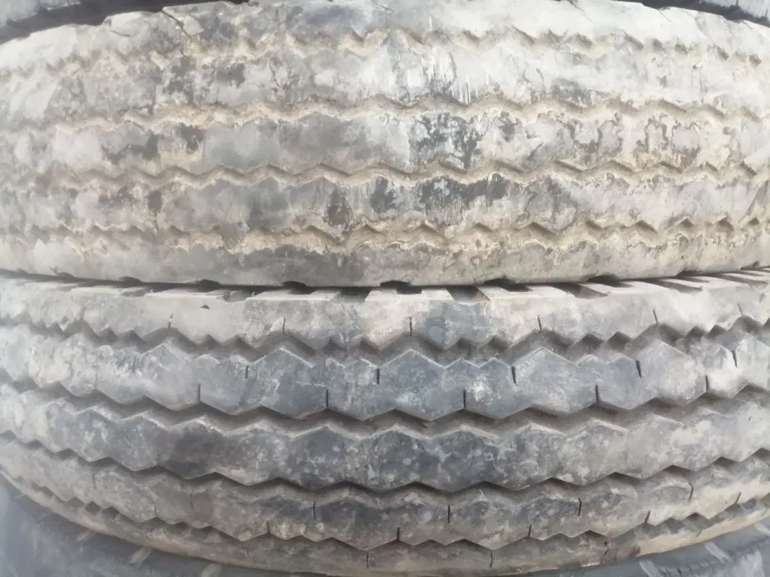 لاستیک مینی بوس نیسان|قطعات یدکی و لوازم جانبی|هشتگرد, فاز ۱ مهستان|دیوار