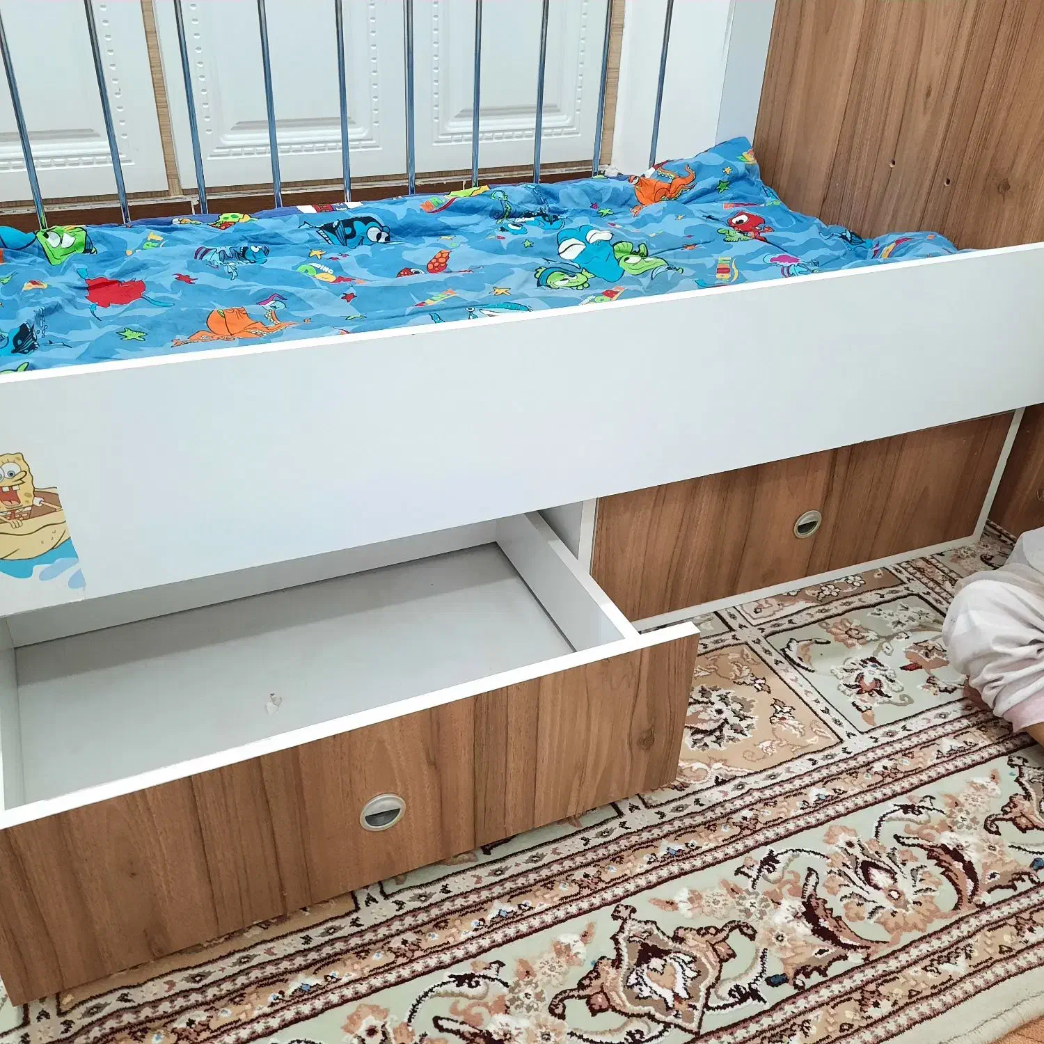 تخت گهواره ای کودک|تخت و صندلی بچه|دوگنبدان, |دیوار