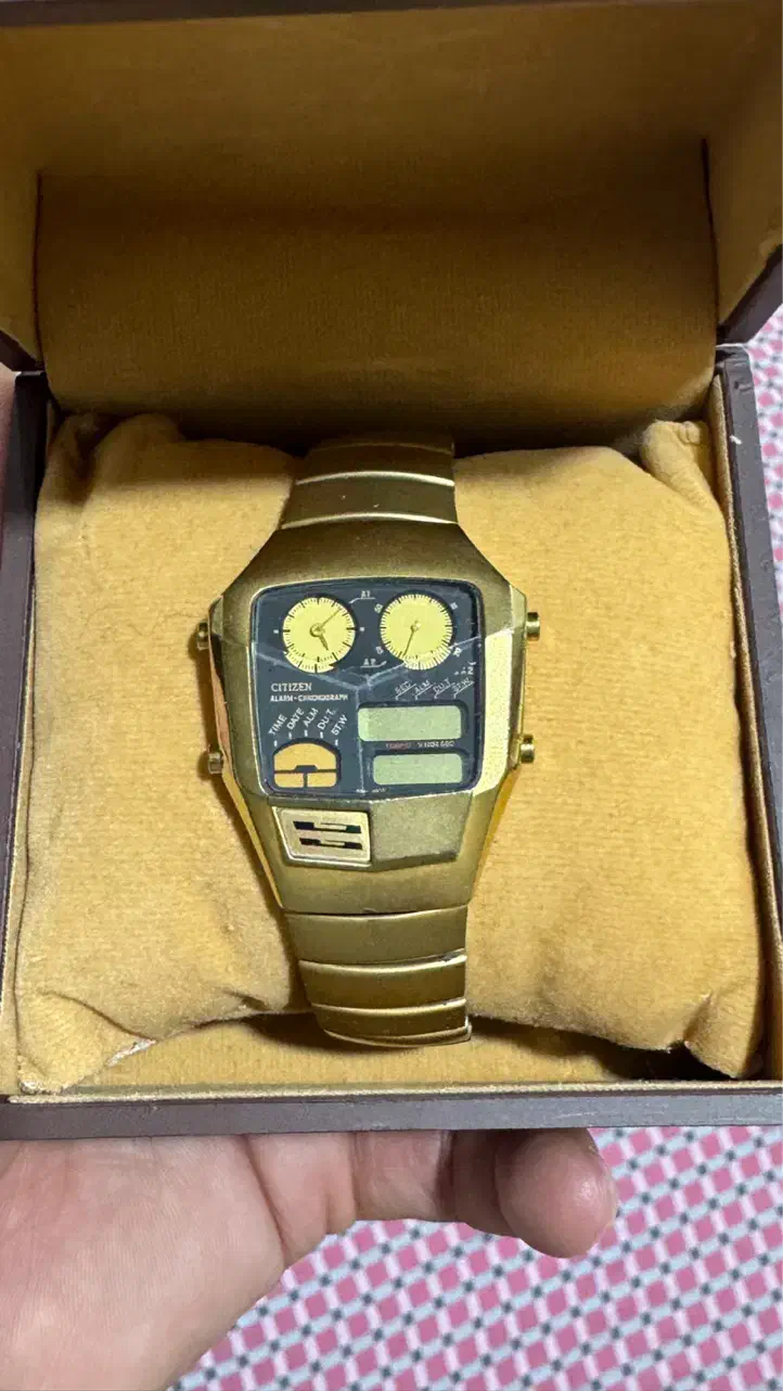 ساعت سی تی زن ژاپن فضایی شیشه الماسی|ساعت|بانه, |دیوار