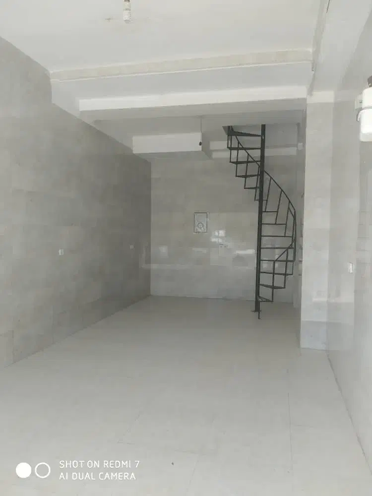 مغازه تجاری 32 متر همکف و 30 متر بالکن محمدشهر|اجارهٔ مغازه و غرفه|محمدشهر, محمدشهر|دیوار