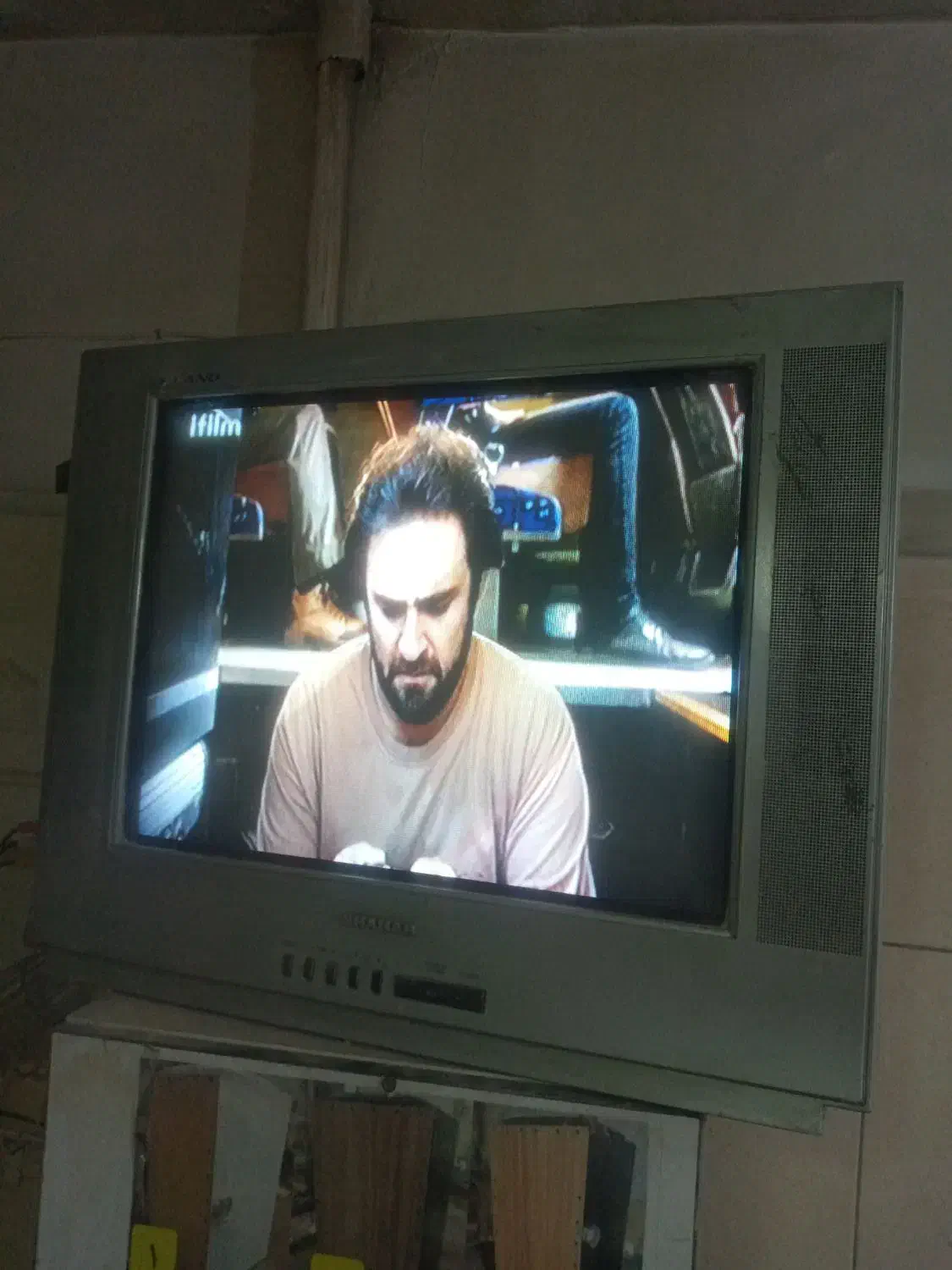 تلویزیون ۲۱ شهاب|تلویزیون و پروژکتور|ری, فیروزآبادی|دیوار