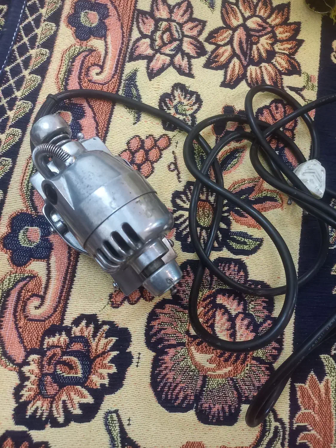 ماساژر‌ قدیمی‌ وعطر‌ پاش|کلکسیون اشیاء عتیقه|ملارد, |دیوار