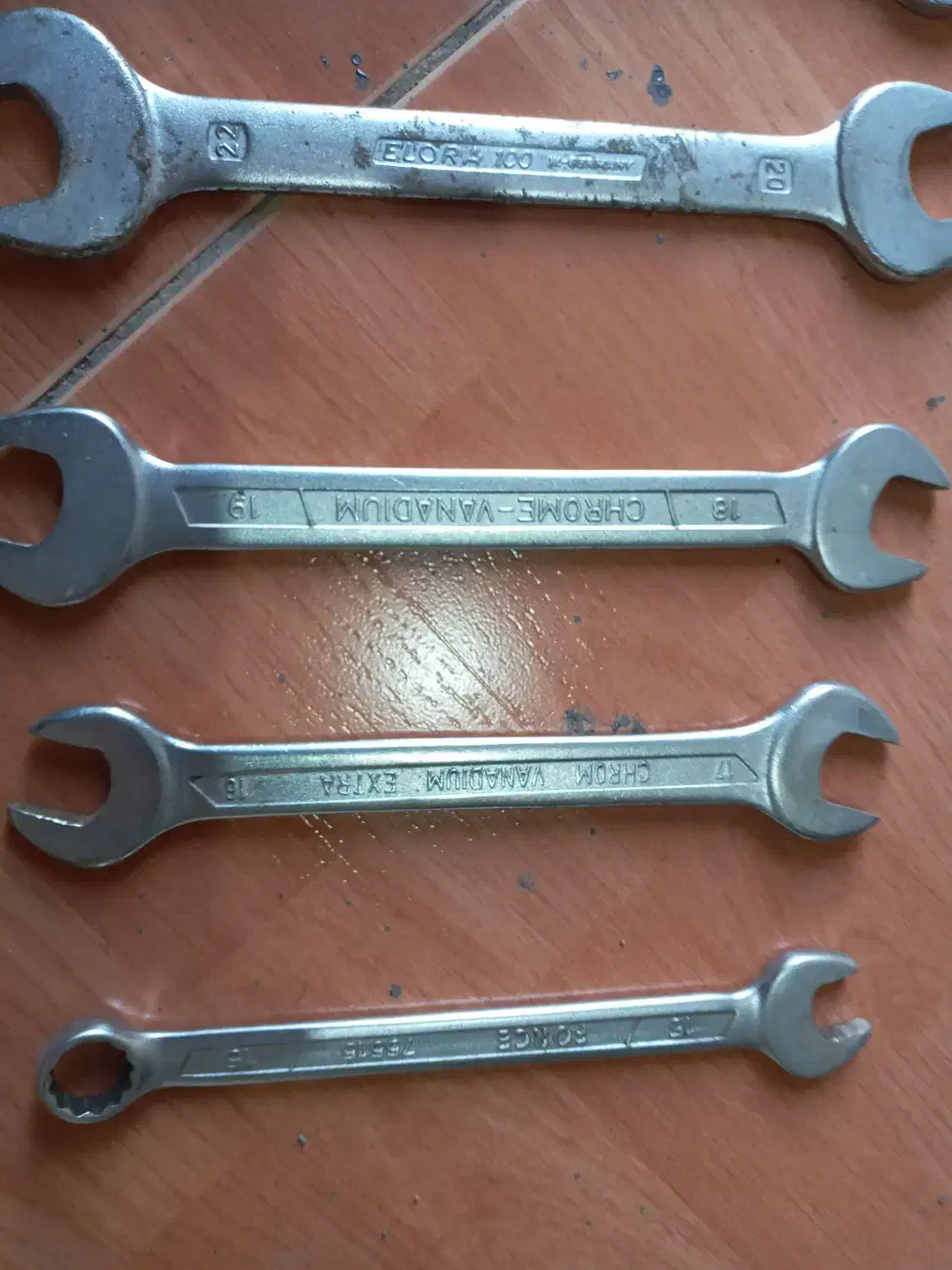 آچار تخت|ابزارآلات|قرچک, مهدیه|دیوار