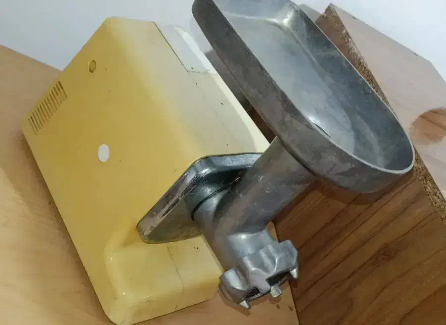 چرخ گوشت|خردکن، آسیاب، غذاساز|تربت جام, میان جام|دیوار