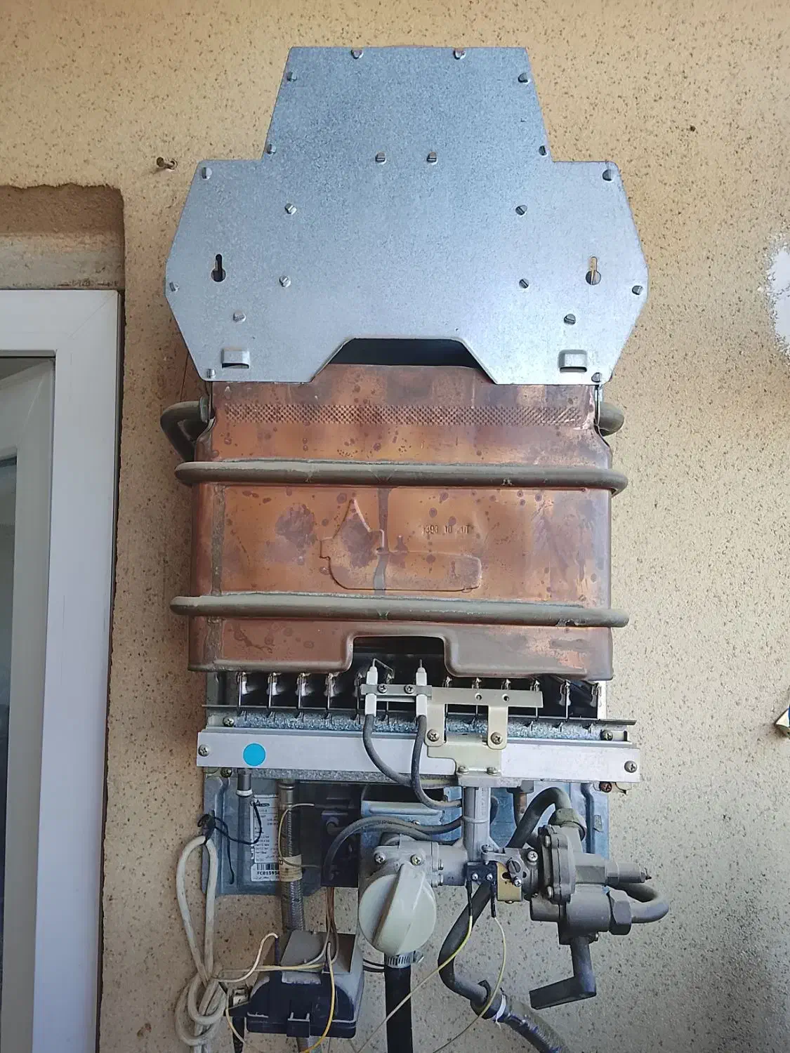 نصب و سرویس ابگرمکن دیواری با پمپ|خدمات پیشه و مهارت|آزادشهر, |دیوار