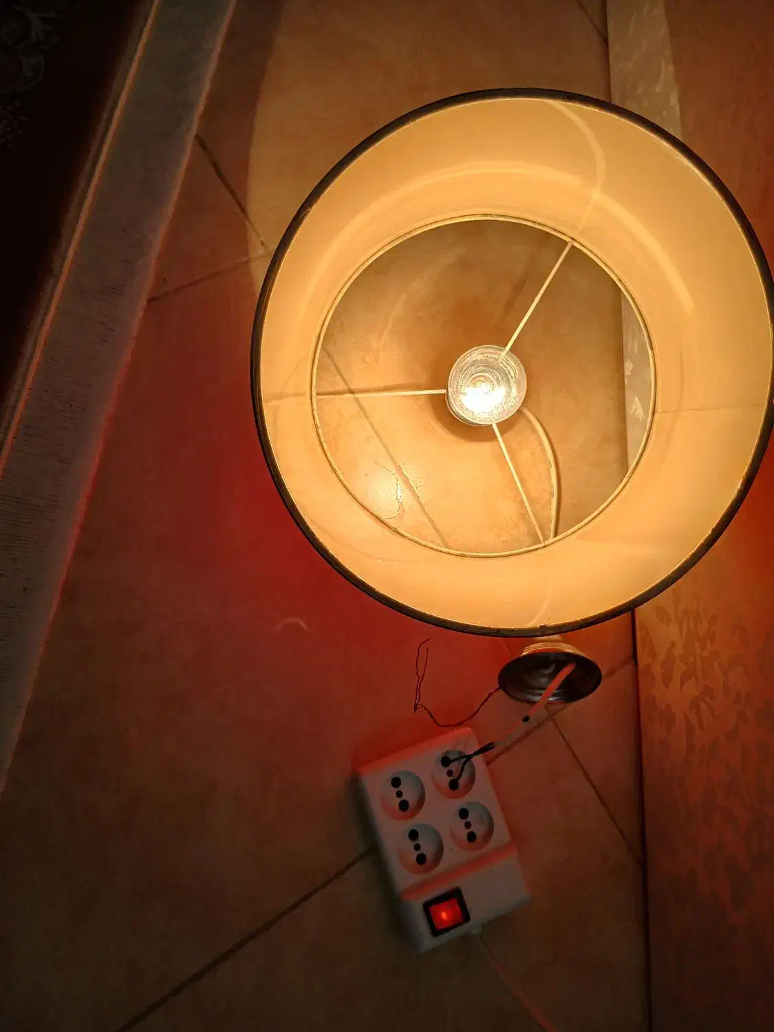 لوستر|لوستر و چراغ آویز|رشت, پیرسرا|دیوار