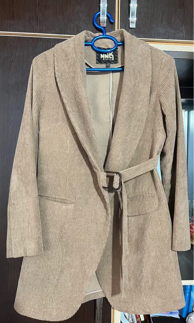 مانتو پاییزه|لباس|رشت, یخسازی|دیوار