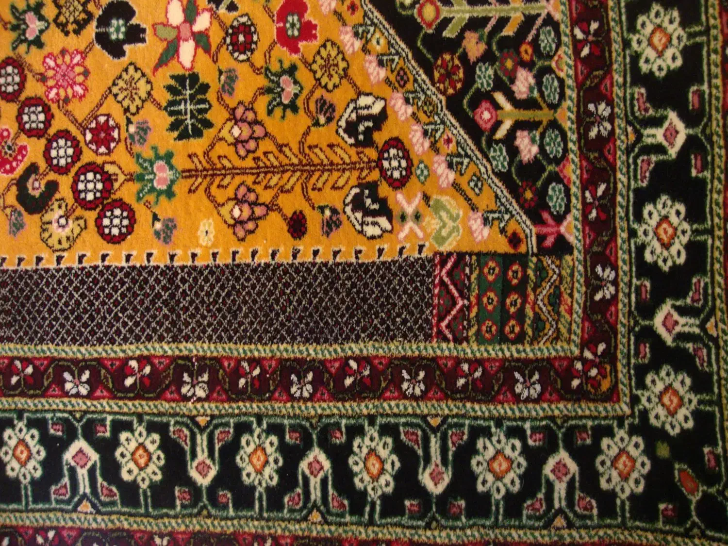 قالیچه یک سر ناظم|فرش|شیراز, ملاصدرا|دیوار