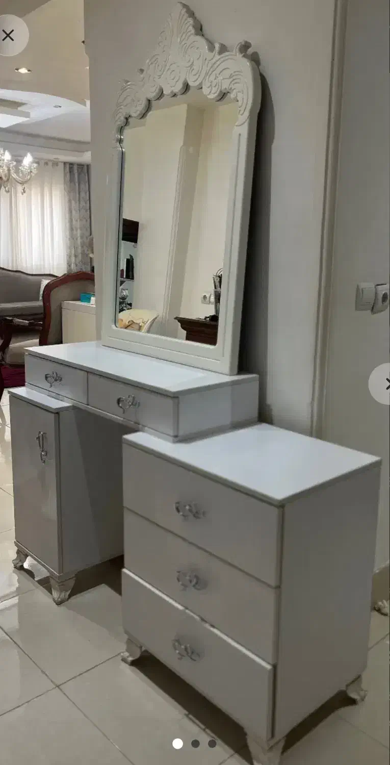 میز ارایش همراه ایینه سالم|مبلمان خانگی و میز عسلی|صومعه‌سرا, |دیوار