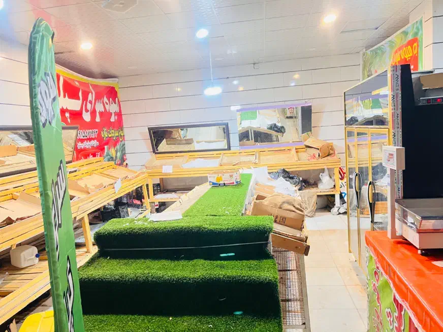 استند میوه همراه با میر کار چمن و استند ویترین|فروشگاه و مغازه|شیراز, شهرک سراج‎|دیوار