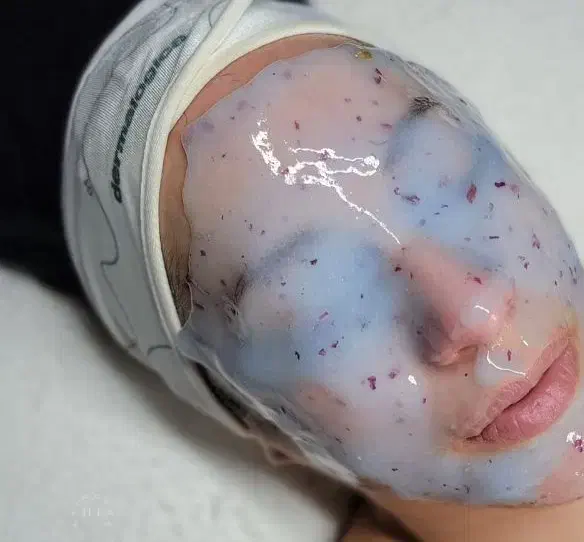 تخفیف ویژه پاکسازی پوست|خدمات آرایشگری و زیبایی|فولادشهر, C4|دیوار