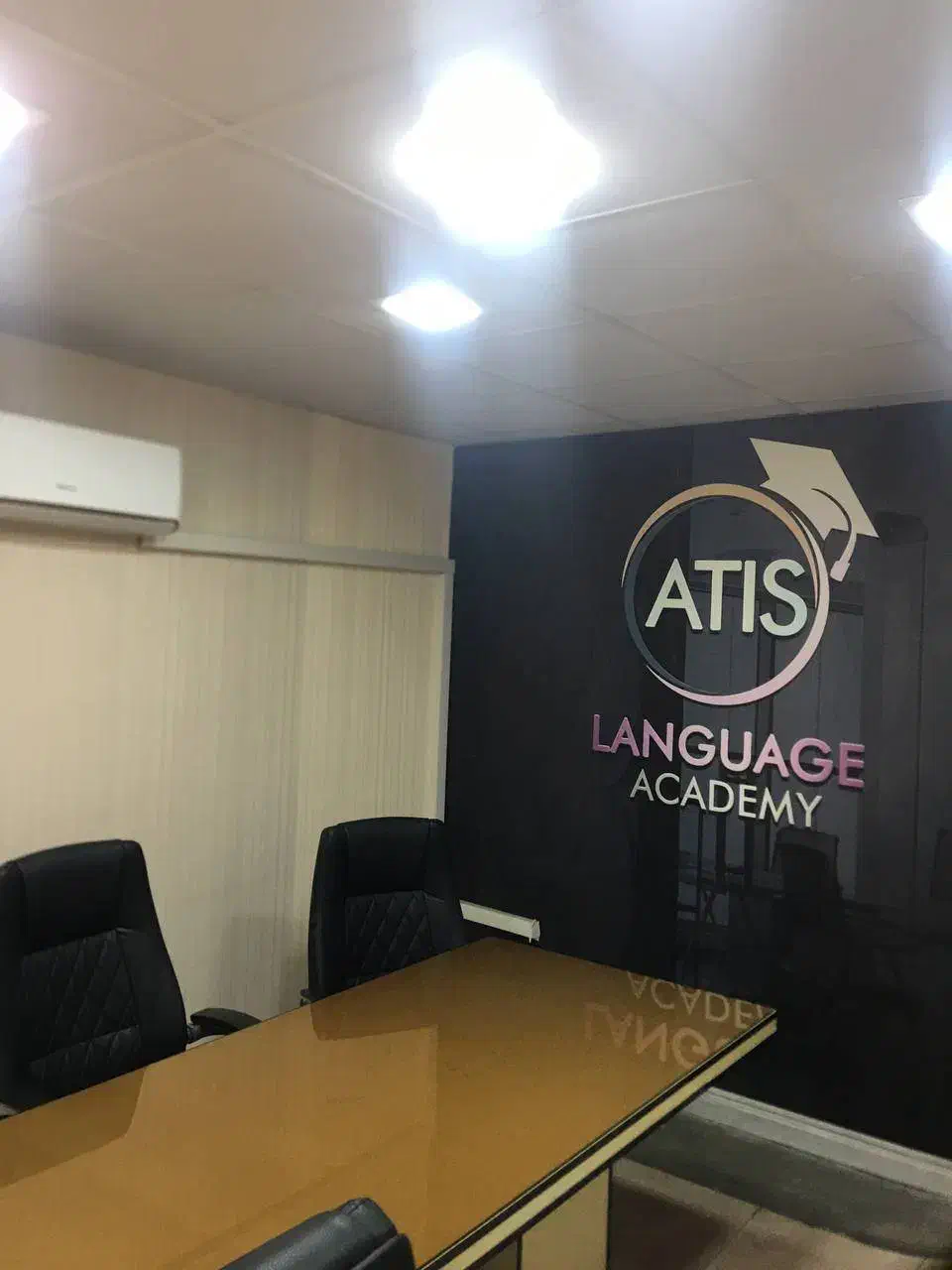 اجاره کلاس در مرکز شهر با امکانات کامل|اجارهٔ کوتاه‌مدت دفتر کار و فضای آموزشی|رشت, آزادگان|دیوار