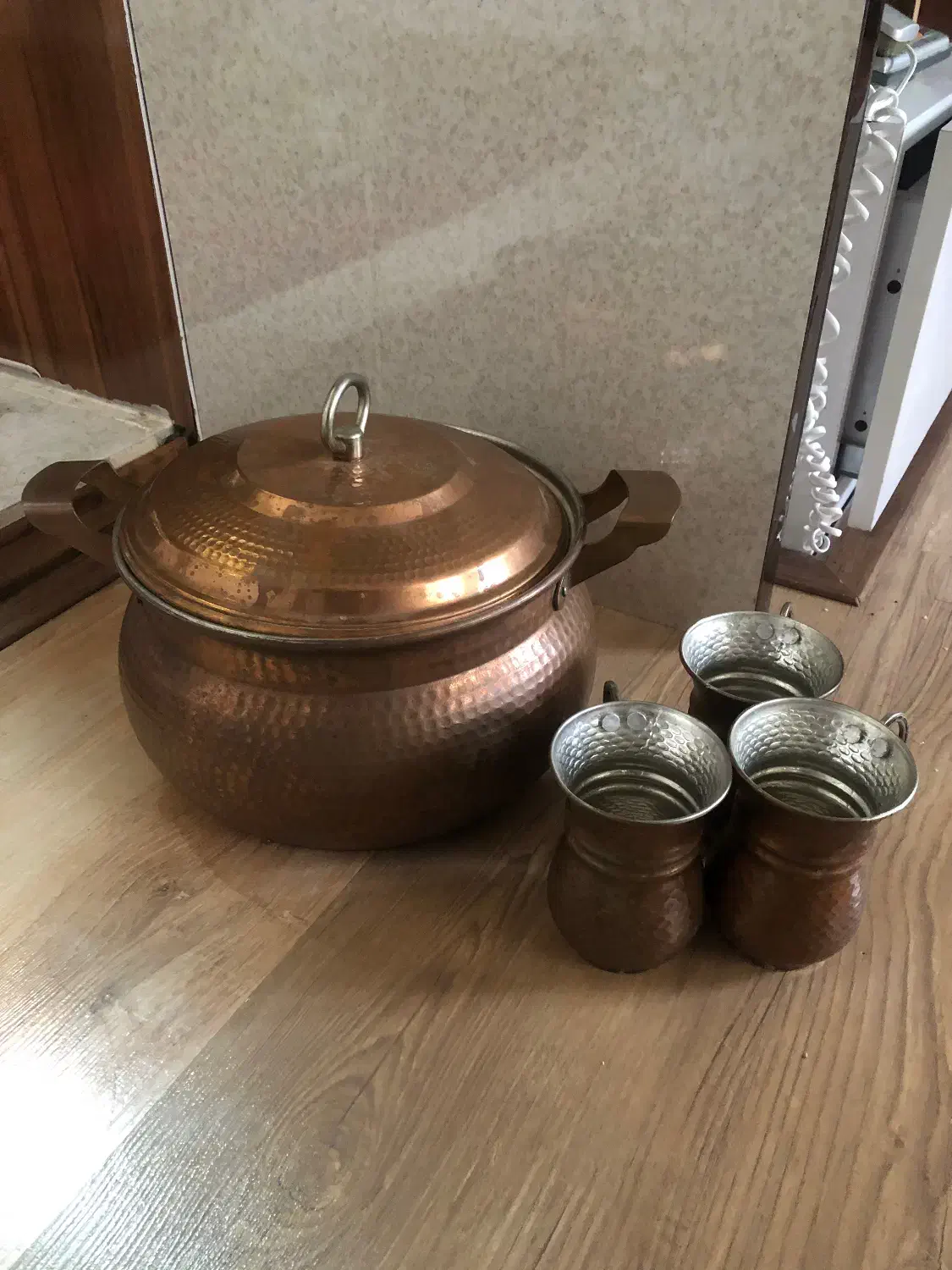 ظرف مسی و لیوان|ظروف پخت‌وپز|تبریز, |دیوار