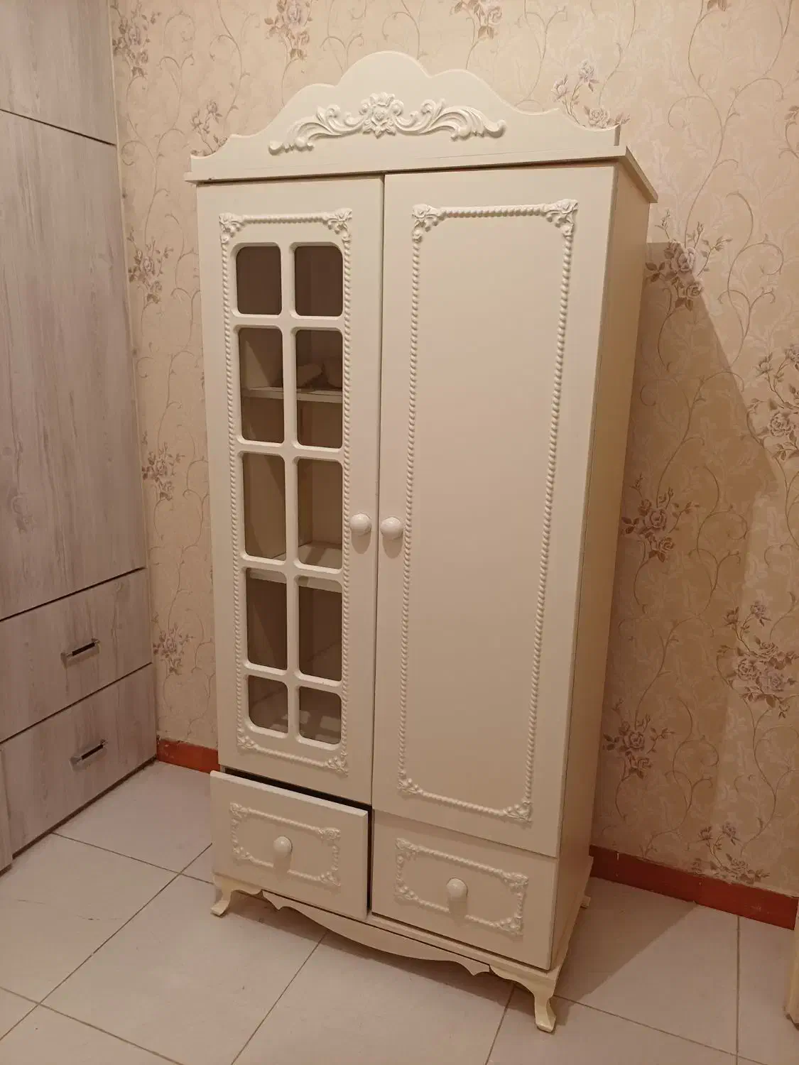 کمد بچه ویک عدد تشک|تخت و سرویس خواب|محمدشهر, محمدشهر|دیوار