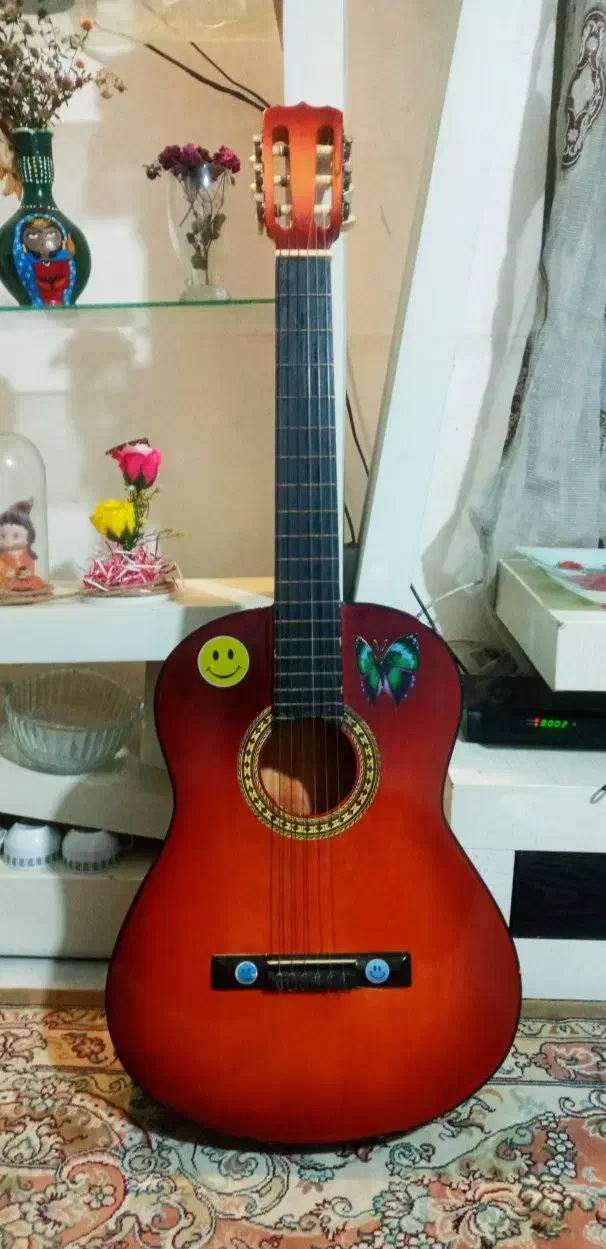 گ یتار|گیتار، بیس، امپلیفایر|لاهیجان, انقلاب|دیوار