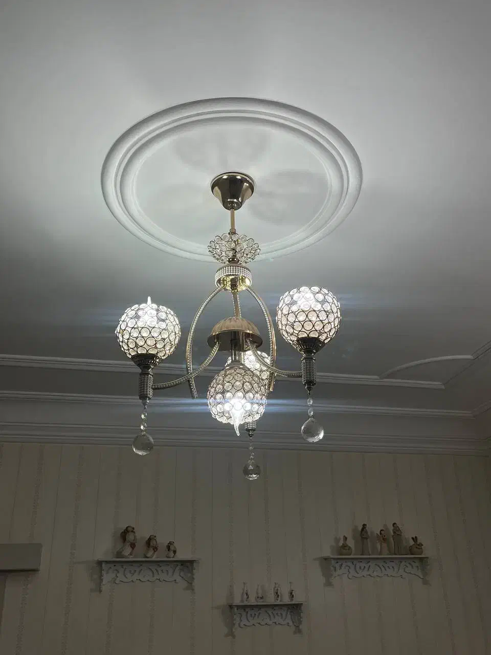 یک جفت لوستر پرنور|لوستر و چراغ آویز|رشت, فلسطین|دیوار