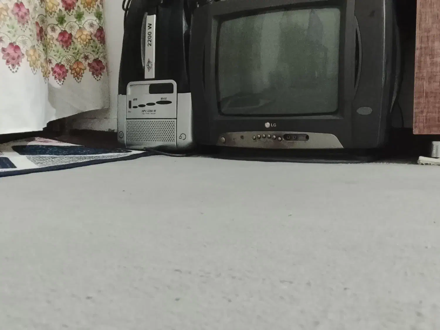 تلویزیون ال جی 14اینچ|تلویزیون و پروژکتور|رشت, سلیمانداراب|دیوار