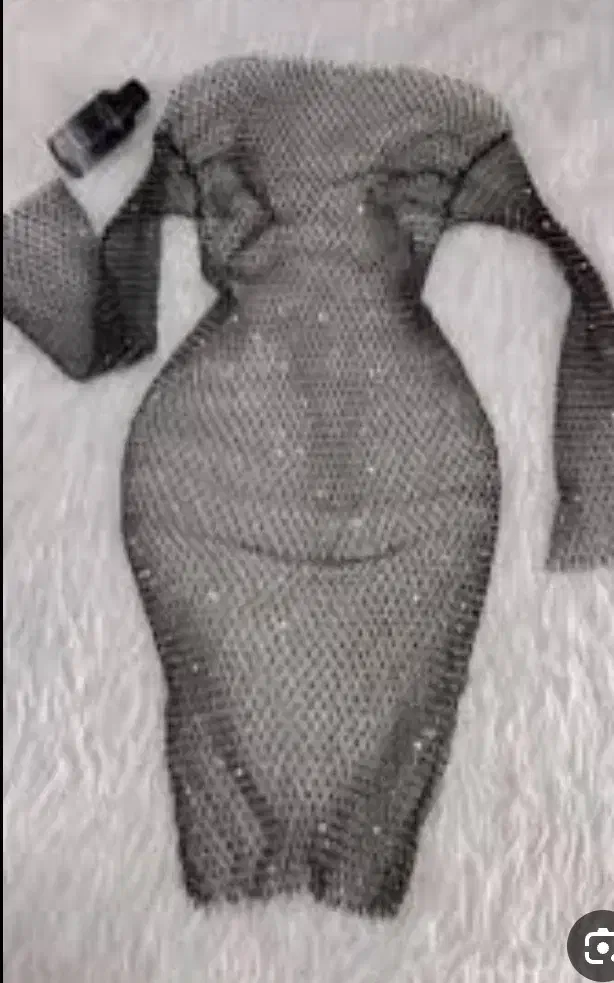 لباس زنبوری|لباس|قم, شاه احمد قاسم|دیوار