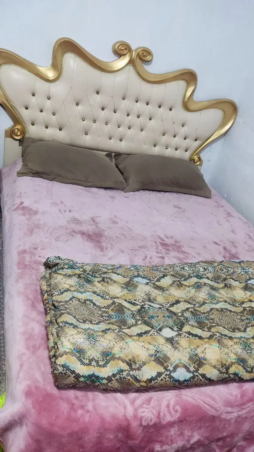 تخت خواب و زیر تلویزیونی|تخت و سرویس خواب|شوشتر, |دیوار