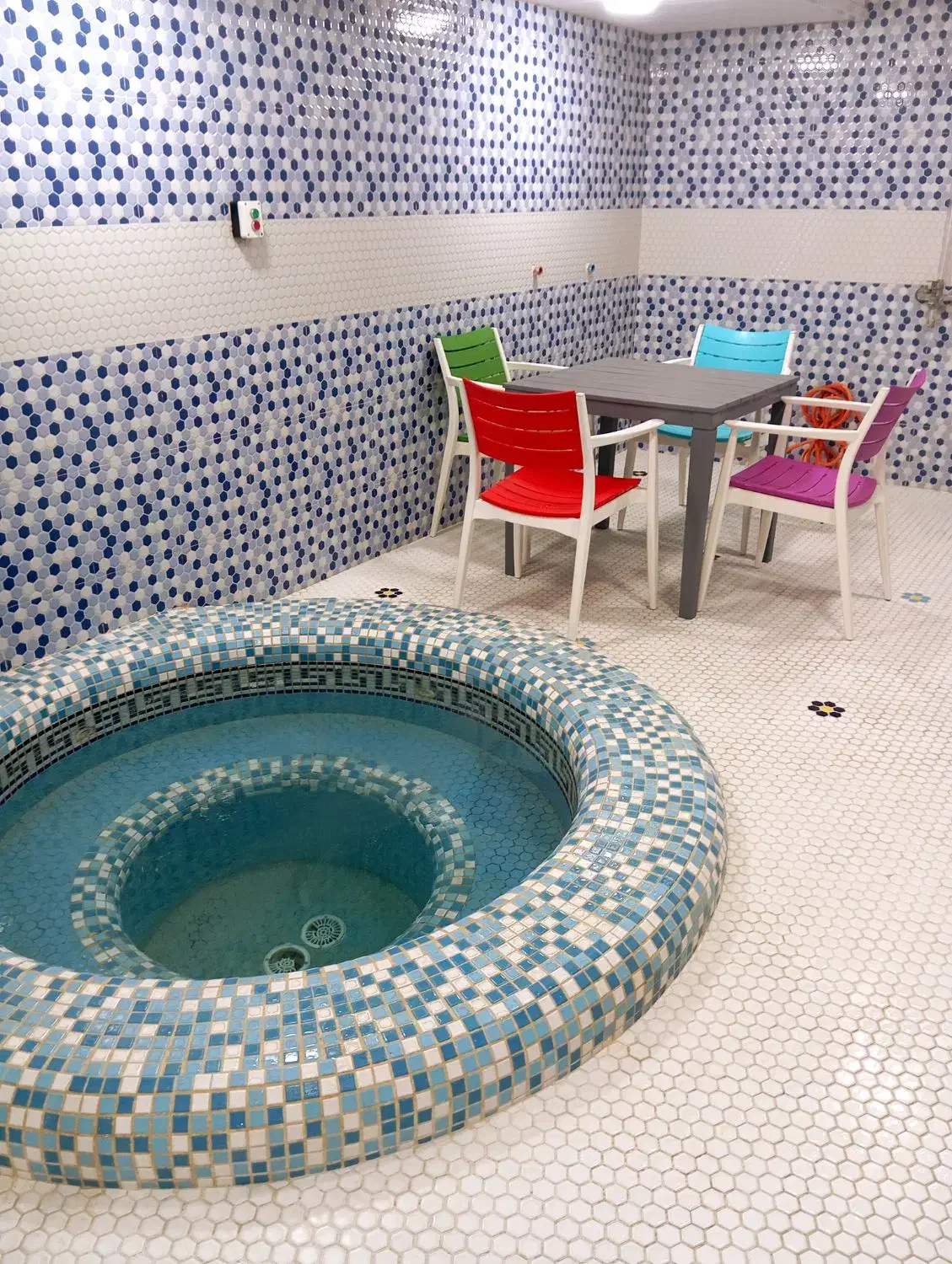 ویلا ساحلی استخر دار تا ساحل ۵۰۰ متر درویش آباد|اجارهٔ کوتاهمدت ویلا و باغ|سرخرود, |دیوار