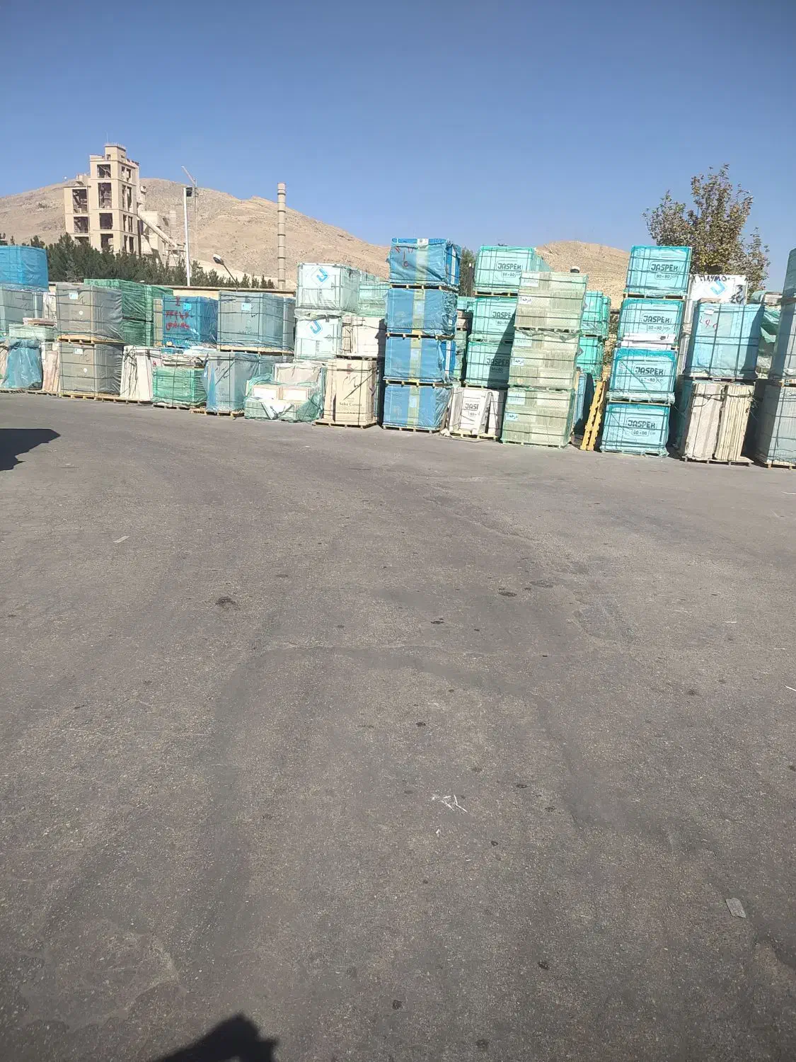 کارگر جهت انبار کاشی|استخدام معماری، عمران و ساختمانی|شیراز, شهرک مهدیه|دیوار