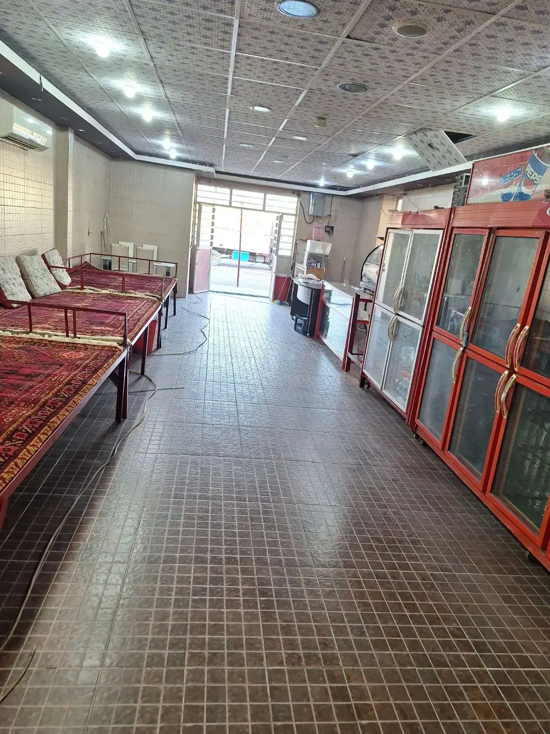 سر اشپز کاملا حرفه ای  وکمک اشپز در اولویت خانم..|استخدام خدمات فروشگاه و رستوران|جیرفت, |دیوار