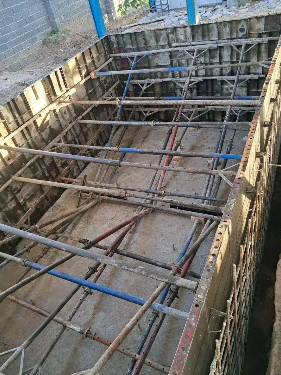 اجرای استخر سقف و ستون بتن ریزی|خدمات پیشه و مهارت|شوشتر, |دیوار