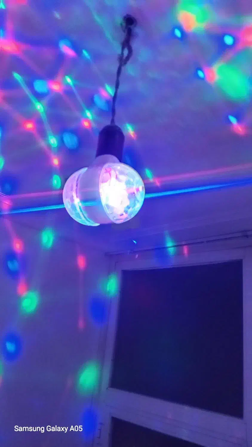 یک عدد لامپ RGB دار خفن|لامپ و چراغ|گنبد کاووس, |دیوار