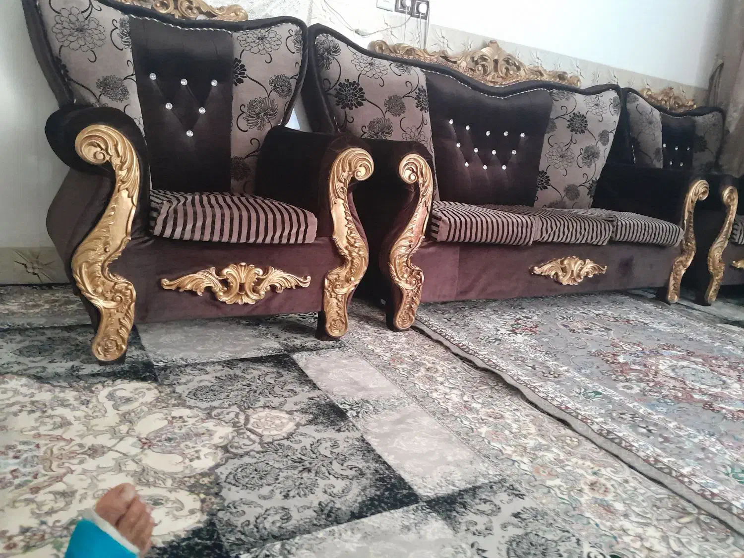 یک دست مبل هفت نفره به همراه میز عسلی|مبلمان خانگی و میز عسلی|گلپایگان, |دیوار