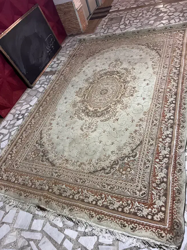 فرش و ۲ عدد میز تلویزیون|میز تلویزیون|رشت, استادسرا|دیوار