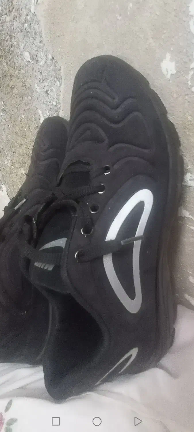 کتونی مشکی|کیف، کفش، کمربند|اراک, |دیوار