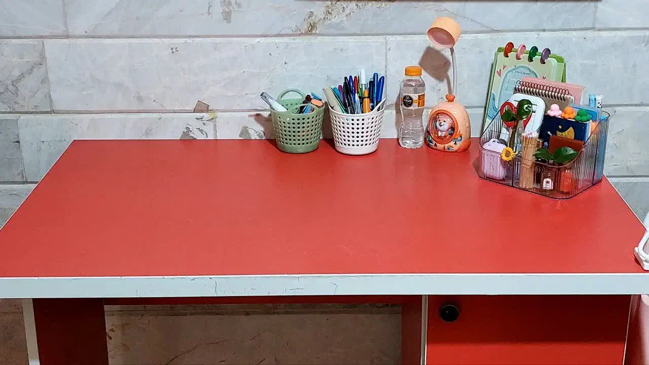 میز تحریر تمیز خوش رنگ|میز تحریر و کامپیوتر|قم, لسانی|دیوار