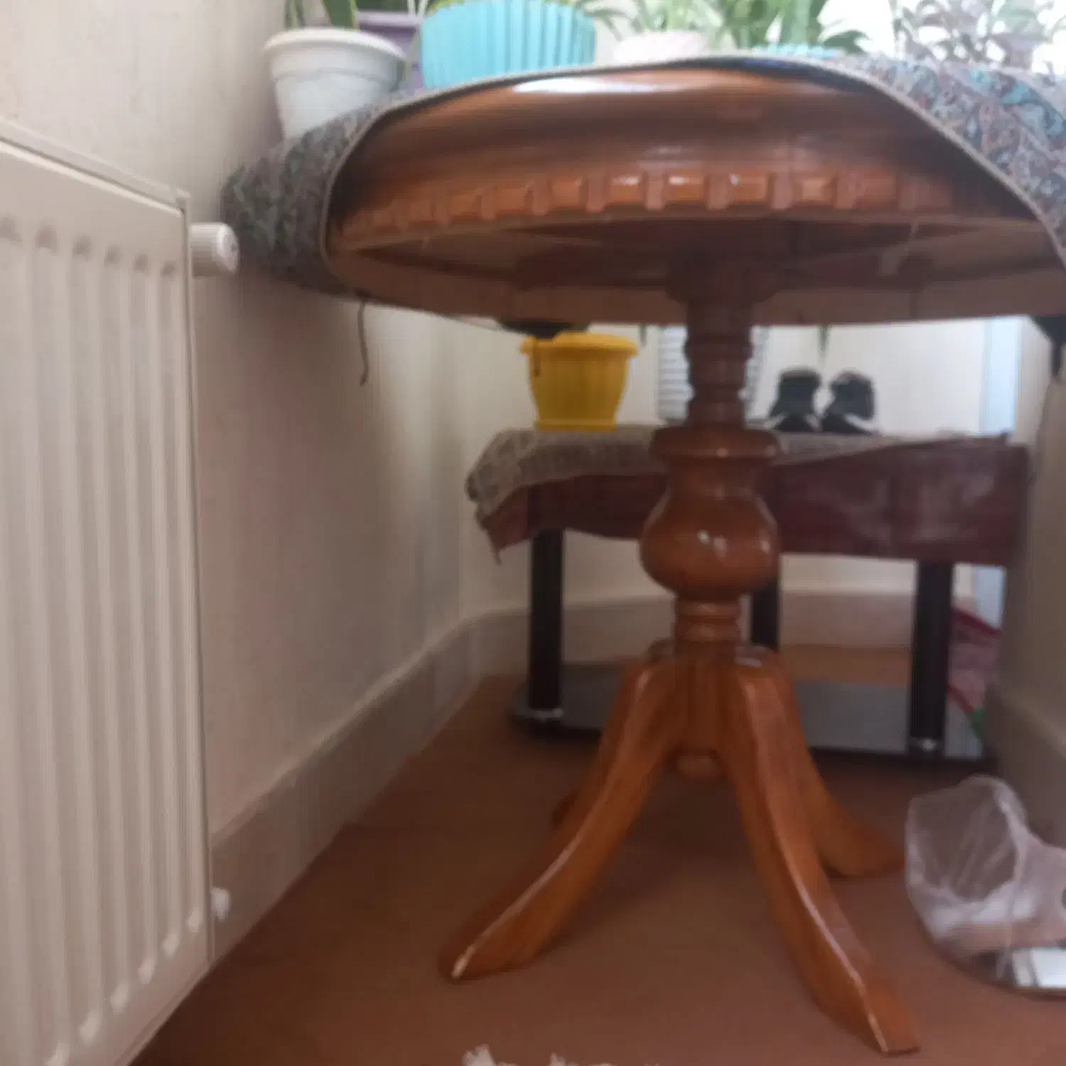 میز گرد چهار نفره با چهار صندلی|میز و صندلی غذاخوری|شهرکرد, |دیوار