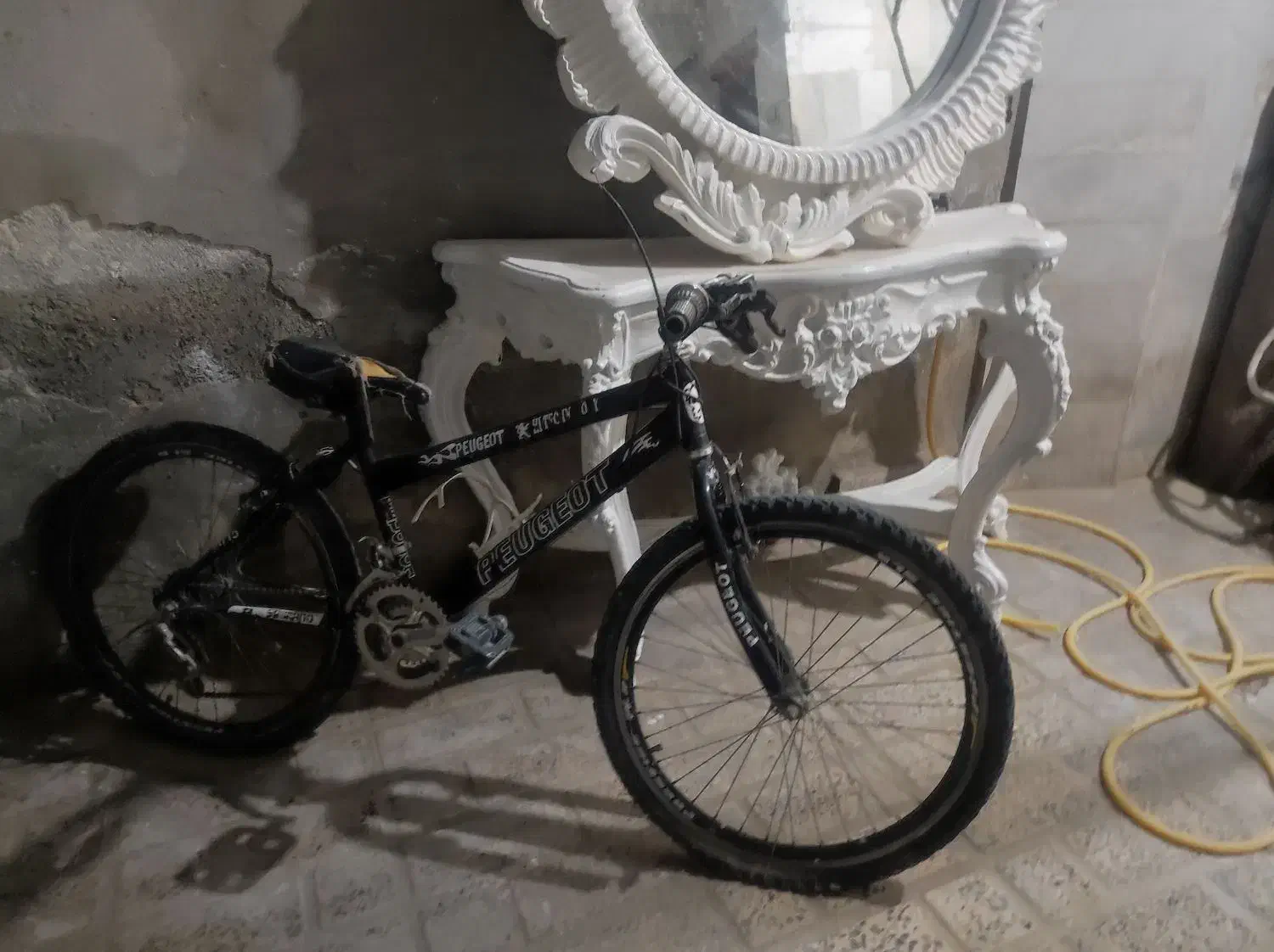 اینه کنسول و دوچرخه|بوفه، ویترین، کنسول|قروه, |دیوار