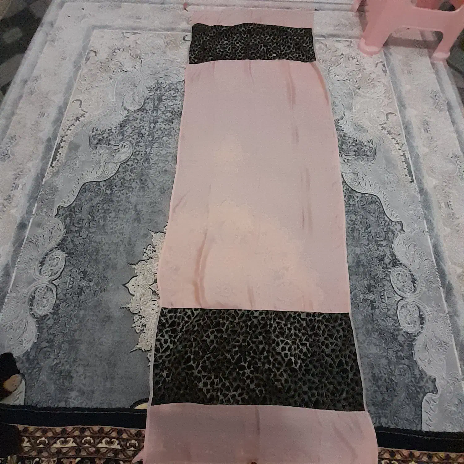 شال|لباس|کرج, حسین آباد (اکبر آباد)|دیوار