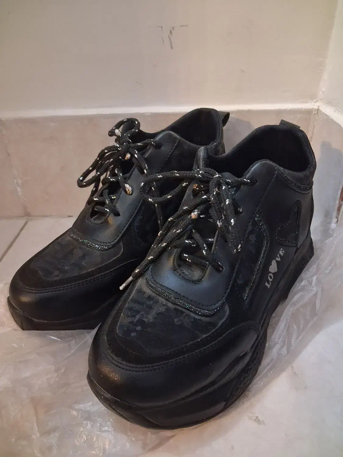 کفش اسپرت زنانه|کیف، کفش، کمربند|بروجرد, |دیوار