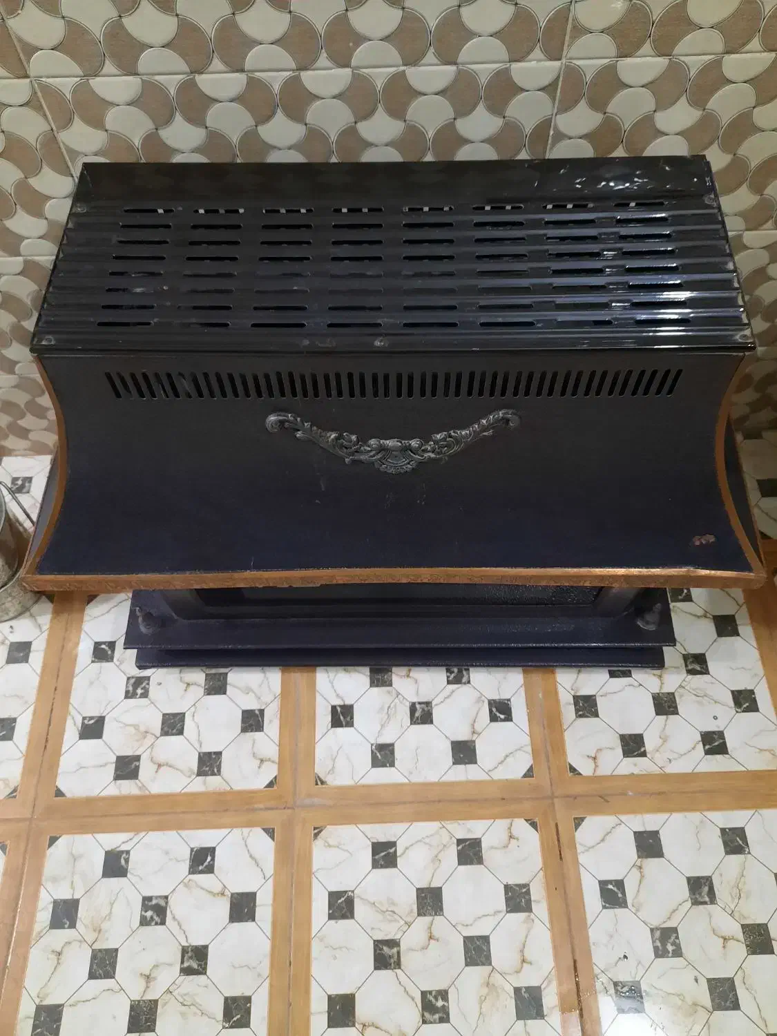 اجاق گاز فردار فرش ۶ متری سالم بخاری و صندلی سالم|حراج|قم, ولیعصر|دیوار