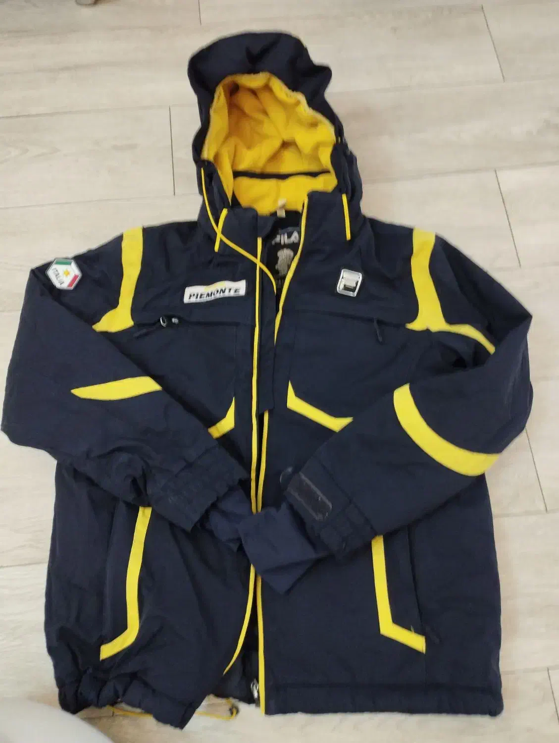 کاپشن|کفش و لباس بچه|دیواندره, |دیوار