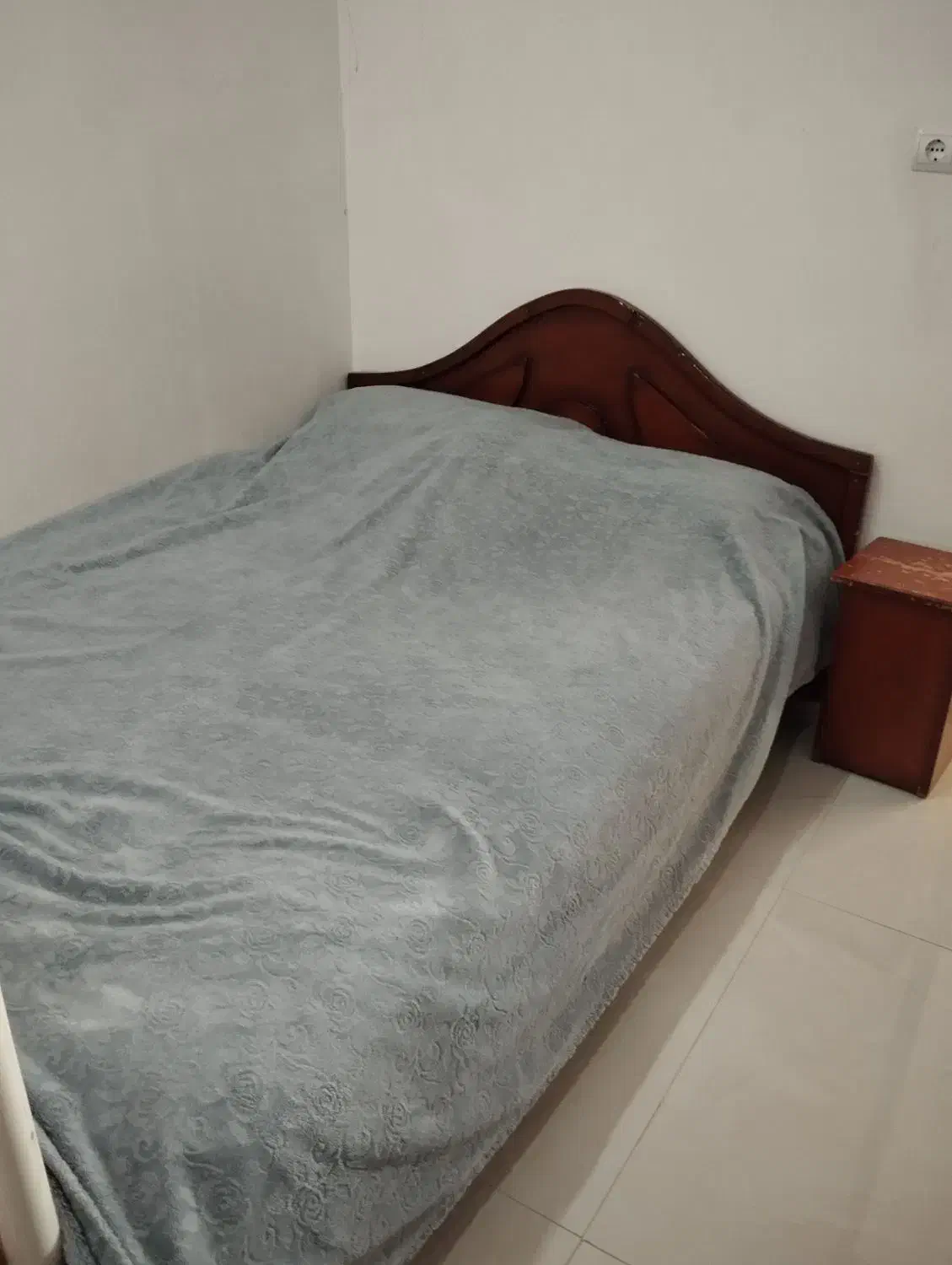 تخت|تخت و سرویس خواب|هشتگرد, فاز ۱ مهستان|دیوار