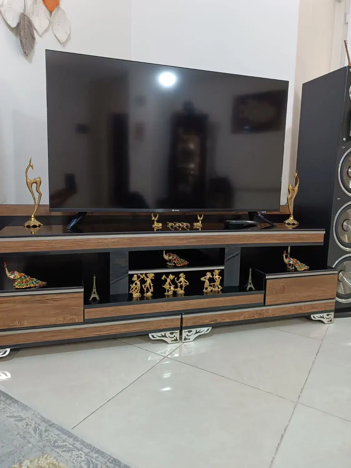 میز تلوزیون در حد نو|بوفه، ویترین، کنسول|اراک, |دیوار