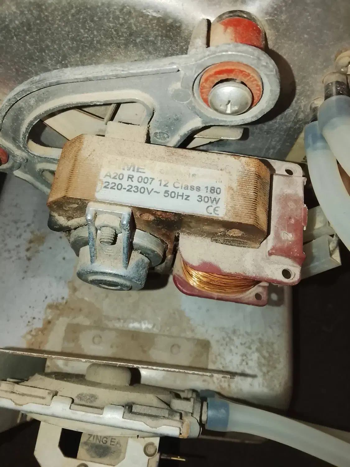 فن پر سرعت و قوی|پنکه و تصفیه‌کنندهٔ هوا|مسجد سلیمان, |دیوار