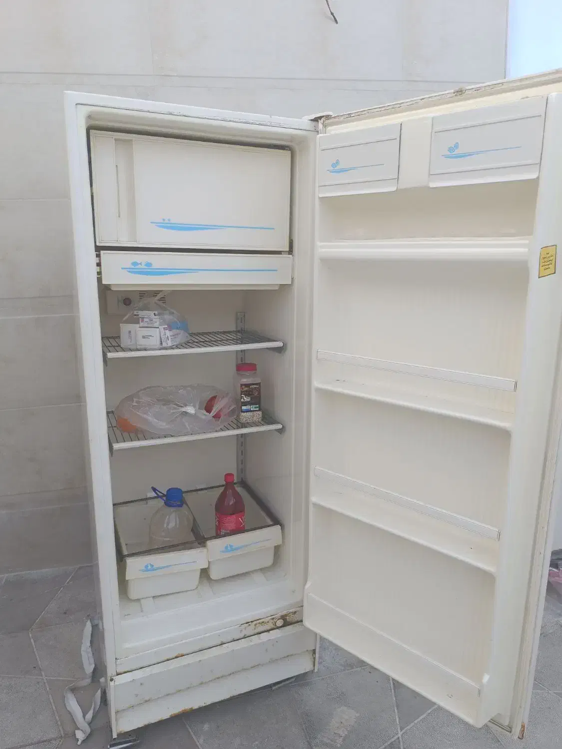 یخچال|یخچال و فریزر|میانه, |دیوار