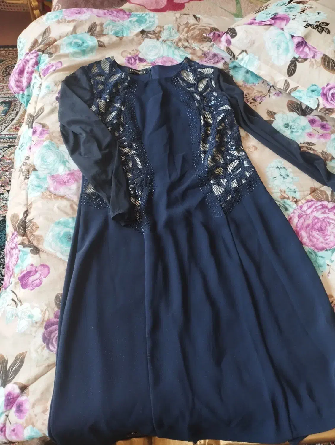 مجلسی زنانه|لباس|اهر, |دیوار