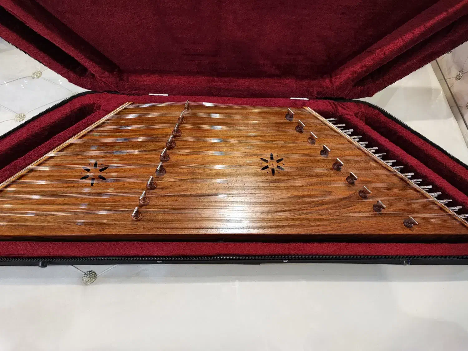 سنتور چوب گردو کاملا سالم به همراه کیف و میز|سازهای سنتی|اصفهان, ملک‌شهر|دیوار