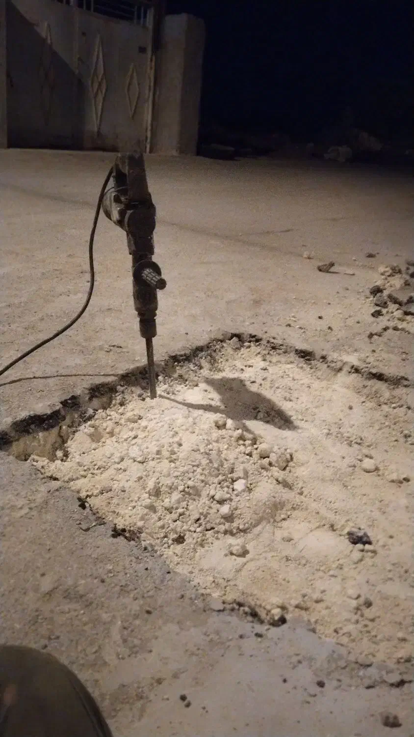 کنده کاری تخریب کندن چاه بلوک چینی سنگ چینی پلاستر|خدمات پیشه و مهارت|قشم, |دیوار