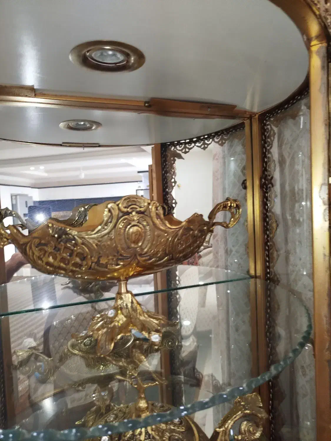 ویترین برنجی ( بوفه برنز ) با دکوری|بوفه، ویترین، کنسول|قرچک, میرزائی شمالی|دیوار