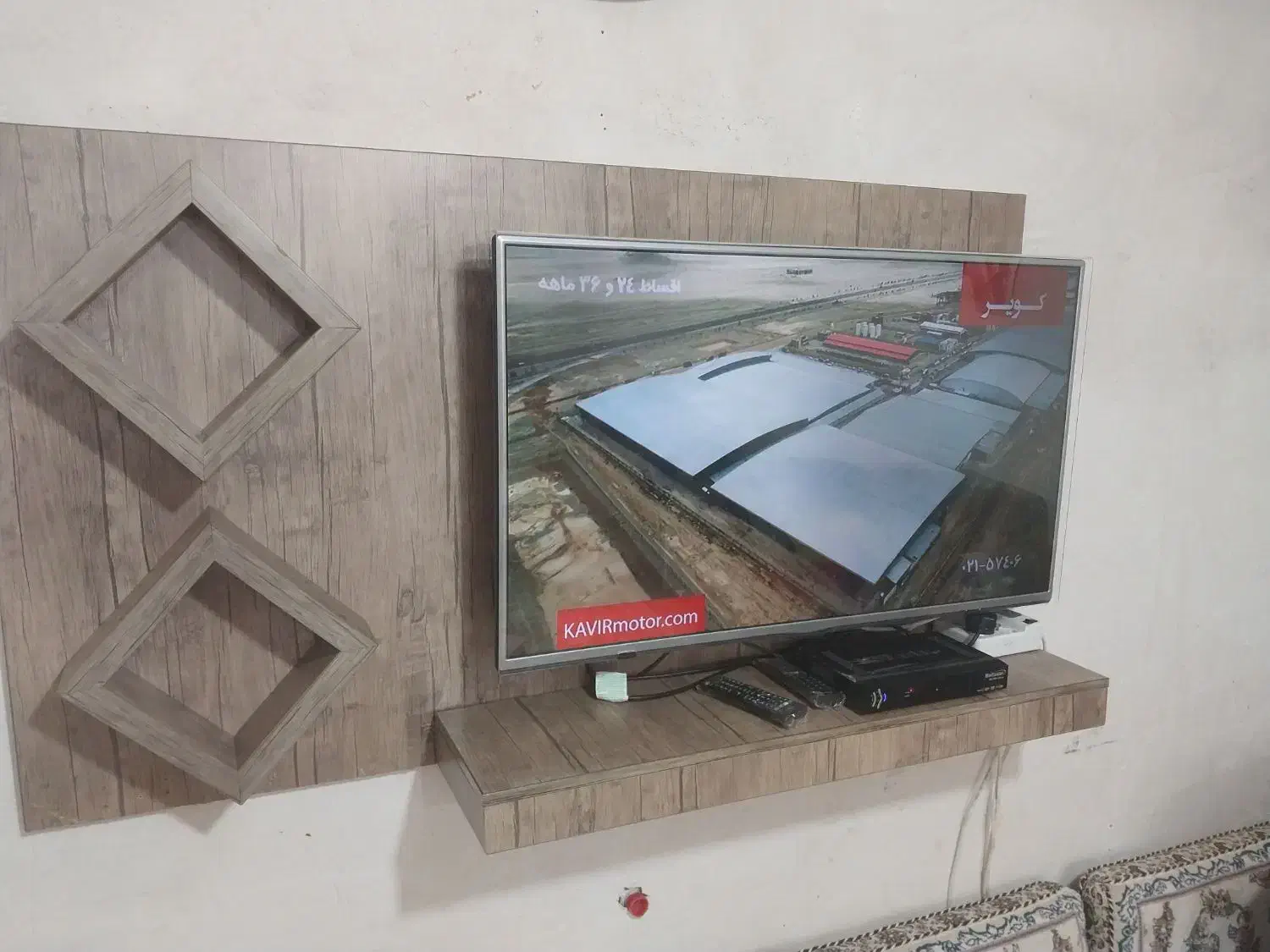 تلوزیون الی دی۴۲ الجی اصل همراه دکور|تلویزیون و پروژکتور|سنندج, |دیوار