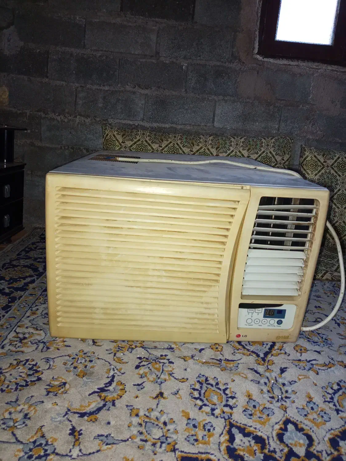 کولر پنجره ای|کولر گازی و فن‌کوئل|سنگر, |دیوار