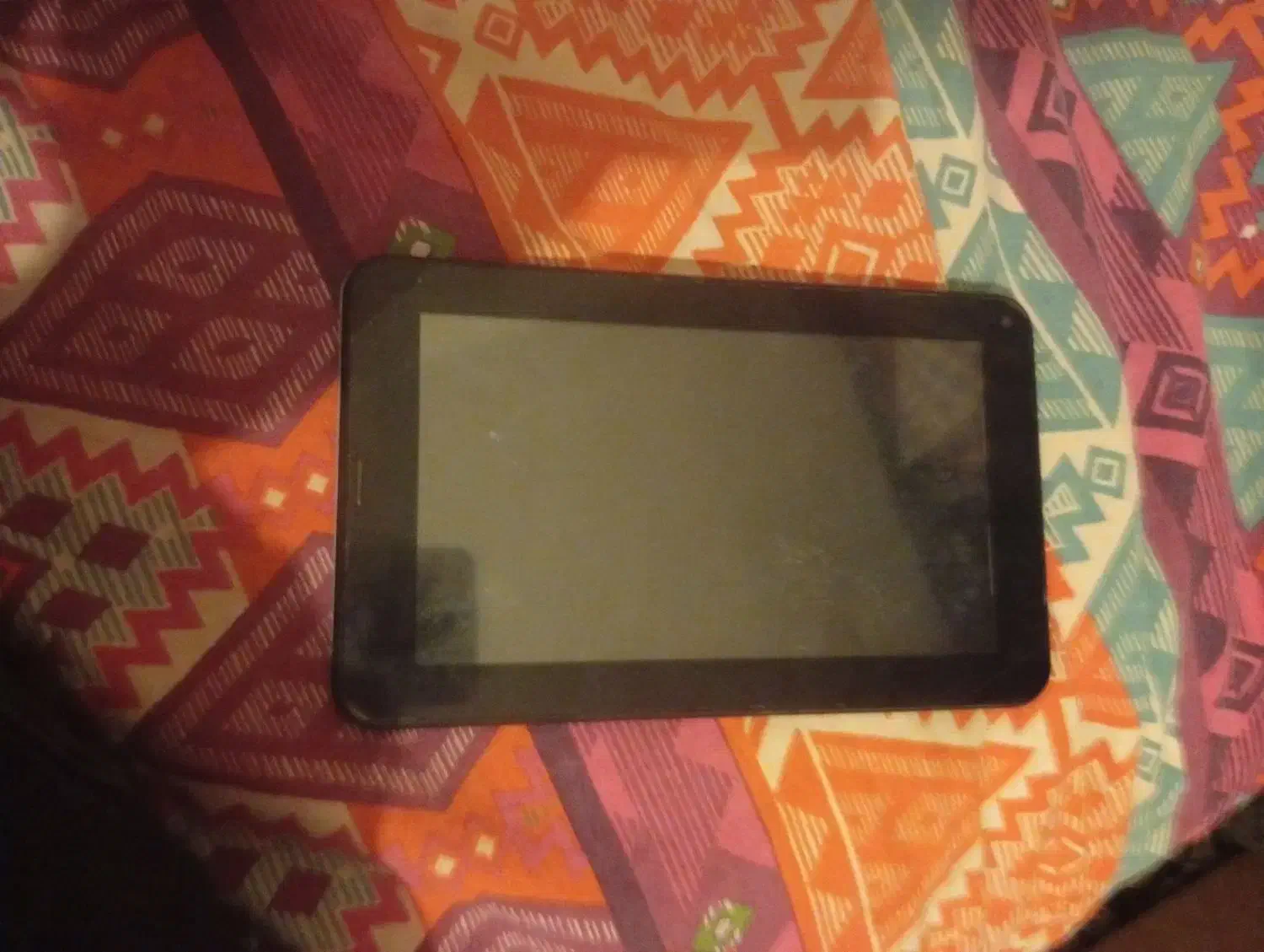 تبلت|تبلت|شیراز, گل سرخ|دیوار